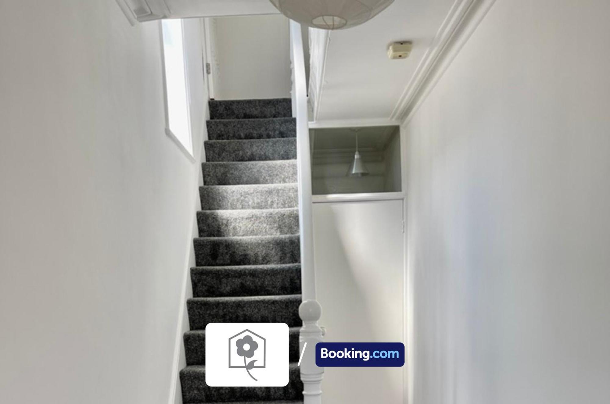 Netley Village Apartment By Your Stay Solutions Short Lets & Serviced Accommodation Netley Southampton With Free Wi-Fi Hamble-le-Rice Eksteriør bilde