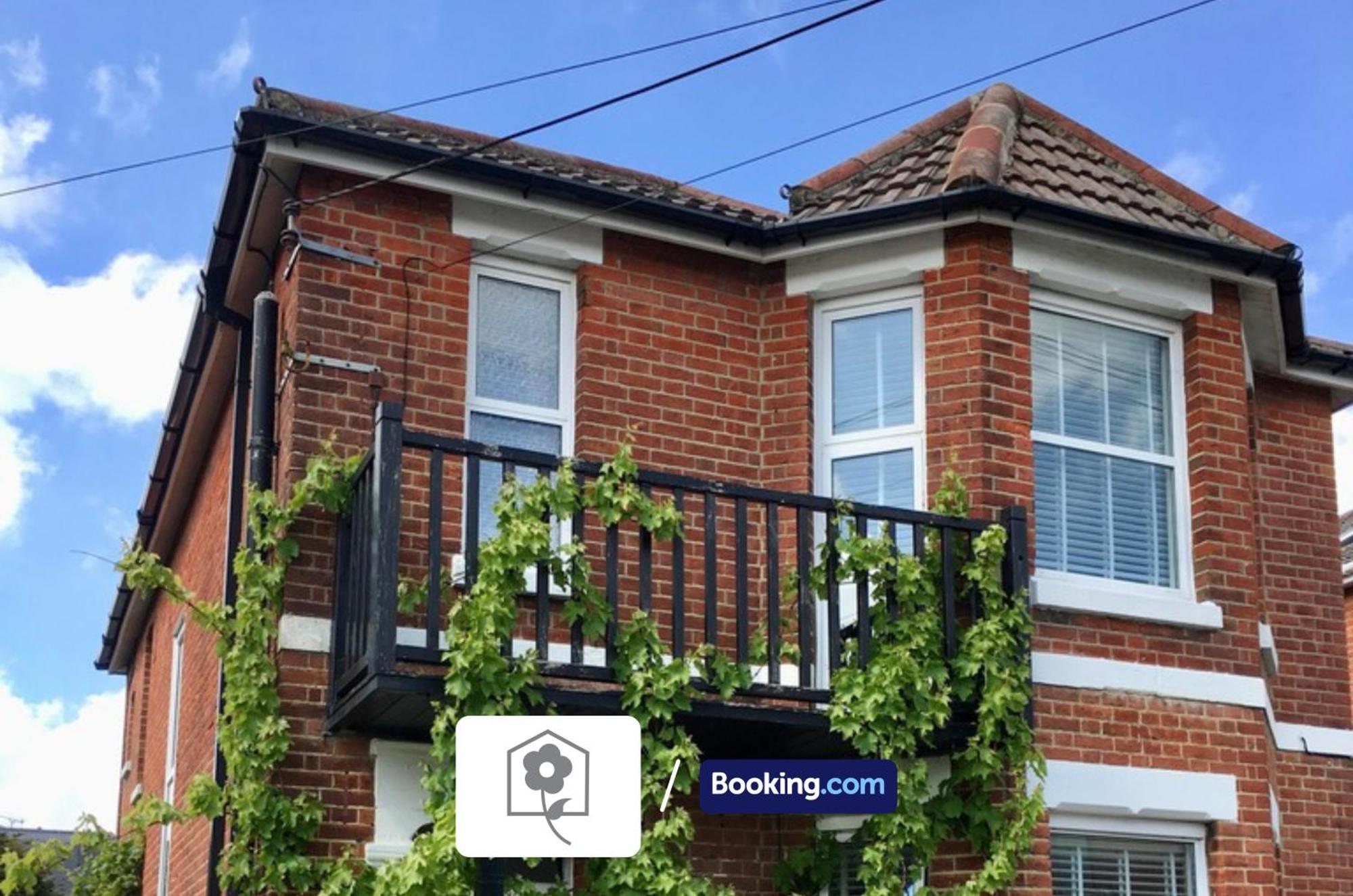 Netley Village Apartment By Your Stay Solutions Short Lets & Serviced Accommodation Netley Southampton With Free Wi-Fi Hamble-le-Rice Eksteriør bilde